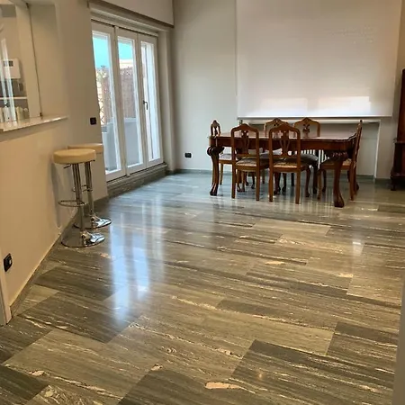 Pacuvio Vatican House *